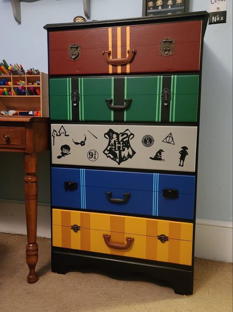 Harry Potter Dresser Diy, Gryffindor Bedroom Ideas, Harry Potter Dresser, Harry Potter Suitcase, Harry Potter Themed Bedroom, Industrial Bedroom Furniture, Metal Dresser, Harry Potter Bedroom Decor, Harry Potter Nursery