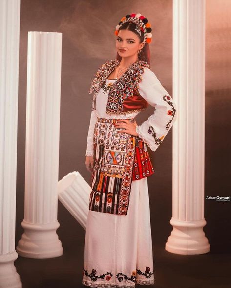 Veshje Kombetare Shqiptare, Albanian Clothing, Albanian Culture, Folk Clothing, National Costume, Costume National, Live In The Present, Folk Costume, Traditional Clothing