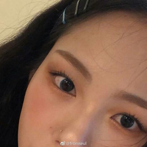 Girls With Nose Piercing, Stud Aesthetic, Nose Piercing Ring, Nose Piercing Stud, Cute Piercings, Mom Tattoos, Asian Makeup, Nose Stud, Girls Makeup