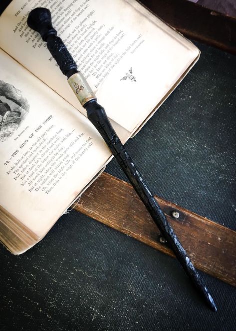 Garrick Ollivander, Wand Woods, Rod And Staff, Witch Supplies, Witch Wand, Harry Potter Cosplay, Harry Potter Spells, Wizard Wand, Fred Weasley