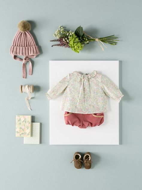 Flat Lay Photography Clothing, Baby Flat Lay, Flat Lay Photography Fashion, Easy Photography Ideas, Baby Gift Hampers, Flatlay Styling, Flat Lay Photography, Clothing Photography, Kids Set