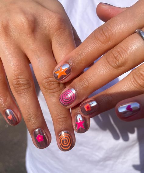 When you can check your reflection in your nails 🤳 The talented Kat serving the most creative designs as per 🍭⭐️🌸 To Book: Gel Mani Full Works + Nail Art Level Two #shoreditchnails #katshoreditchnails #shoreditchnailspolish #nailart #nailartist #chromenails Funky Chrome Nails, Short Nails Metallic, Chrome Nails With Stars, Nail Art Inspiration Creative, Funky Short Nails, Short Funky Nails, Nails With Swirls, Funky Summer Nails, Summer Short Nails