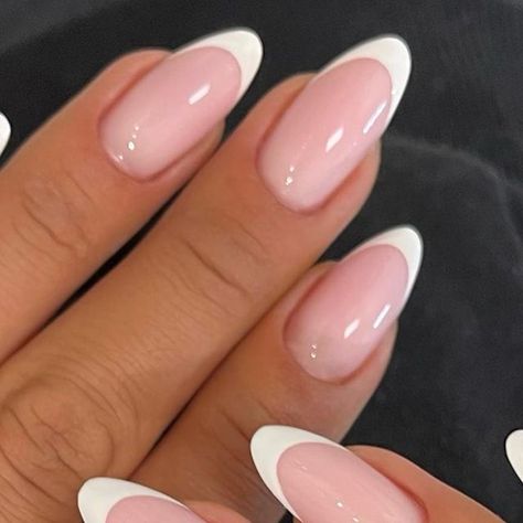 JENN’NAILS ONGLE GEL | NICE 📍 on Instagram: "Nails French 🫶🏼🌸 📲 Rendez-vous via 𝔹𝕠𝕠𝕜𝕤𝕪 #frenchnails#frenchnails💅#french#frenchnail#frenchnailstyle#frenchpink#almondnails#almondnailshape#almondnail#almondnails💅#ongles#ongle#onglerie#ongleengel#onglegel#naturalnails#nailnaturale#nails2inspire#nailsofinstagram" 2023 Nails French, Simple Nails Oval, French Oval Nails Design, Franc Nails, Almond Nail French, Oval French Nails, Franche Nails, French Oval Nails, French Tip Oval