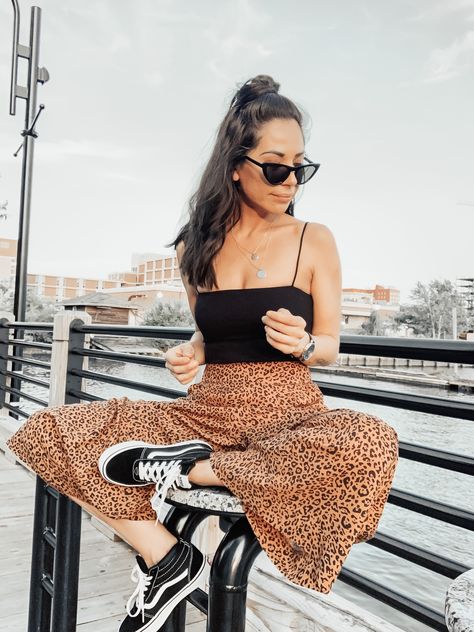 Vans Styling Outfits, Fun Pants Outfit Street Styles, Wide Leg Cheetah Pants Outfit, Cheetah Vans Outfit, Looks Con Vans, Vans With Dress Outfits, Summer Outfits Vans, Vans Fashion Outfits, Cheetah Outfit Ideas