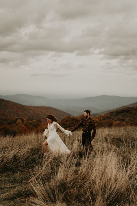 Elopement Ideas North Carolina, Elopement North Carolina, Small Intimate Wedding Venues, Elopement Decor, Mountaintop Elopement, Private Elopement, Nc Elopement, Arkansas Elopement, Vintage Elopement