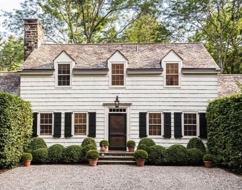 Nicolas & Charlotte Horsch on Instagram: “Could you imagine a more wonderful pairing? @gpschafer @lucianogiubbileigardens @atelier_am_inc #matchmadeinheaven” Gil Schafer, Clapboard Siding, Glam Pad, Ranch Exterior, Farmhouse Renovation, Dutch Colonial, Rustic Dining Room, Colonial Revival, Driveway