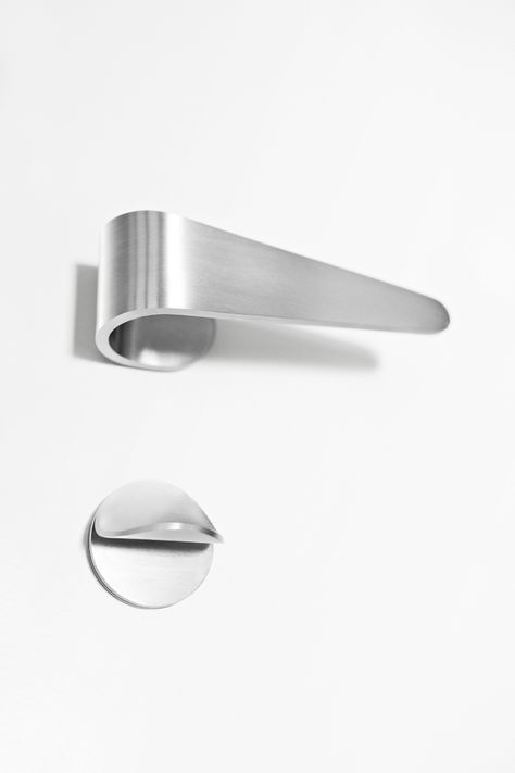 Love this door handle & lock set. Tord Boontje, Door Handle With Lock, Stainless Steel Door Handles, Door Handle Design, Stainless Steel Door, Door Fittings, Doors And Hardware, Steel Door, Modern Door