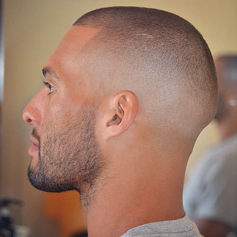 Mens Wavy Haircuts, Buzz Cut With Beard, Buzz Cut For Men, Very Short Hair Men, Mens Haircuts Straight Hair, Men Fade Haircut Short, Trendy Mens Hairstyles, Short Fade Haircut, Buzz Cut Hairstyles