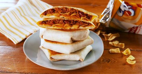 Why haven't we thought of this before? Crunchwrap Recipe, Chili Cheese Dogs, Cheese Dog, Ground Beef Dishes, Hamburger Recipes, Chili Cheese, Canned Tomato Sauce, Beef Dishes, Chili Recipes