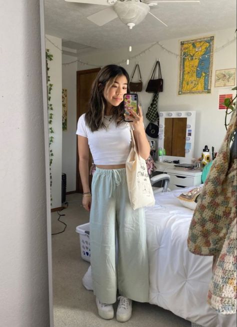 Comfy Outfits Hot Weather, Summer Outfits 2023 College, Study Outfit Aesthetic Summer, Dinner Fits Casual, Cute Spring Outfits Midsize, Spring Fit Inspo Aesthetic, Modest Summer Outfits For School, Comfy Summer Outfits Aesthetic Casual, Summer Fit Inspo Modest