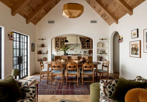 Tour the Charming Silver Lake Home of a Hollywood Screenwriter | Architectural Digest Bohemian Dining Room, Boho Dining Room, Amber Interiors, Farmhouse Dining Table, Los Angeles Homes, Pierre Frey, Silver Lake, Décor Diy, Farmhouse Dining