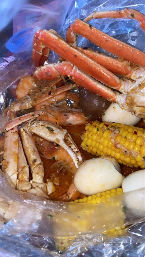 Datenight seafood boil Seafood Boil Aesthetic, Boiled Seafood, Yummy Seafood, Hairstyle Idea, Junk Food Snacks, Seafood Boil, Food Babe, Rich Girl Lifestyle, Food Snacks