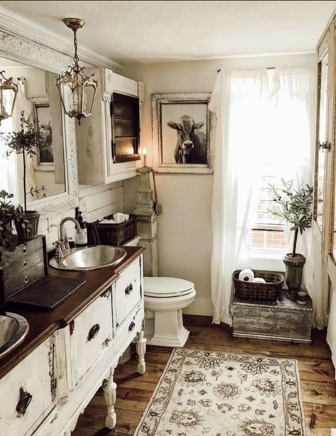 French Bathroom Decor, Country Bathroom Designs, Baños Shabby Chic, Country Style Bathrooms, Country Bathroom Decor, French Bathroom, French Country Bathroom, Cottage Bathroom, Country Bathroom