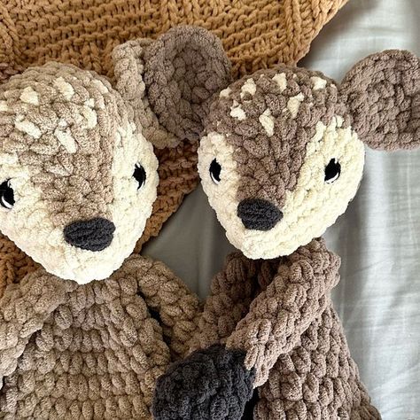 Bri Dudley | Handmade baby gifts on Instagram: "Flashback to these deer darlings!   Haven’t made a fawn in a while so giving them some love! These woodland friends are always in the Etsy shop as a made to order listing!   Such a precious gift for a woodland nursery or outdoors theme! Handmade is always so special at baby showers!   Pattern is from @mamamademinis  Left lovey is @bernatyarn  Right is @craftedbycatherine   #dearlittledudley #woodlandnursery #etsycreatorco #babyshowergiftideas #babydeer" Woodland Nursery Crochet, Deer Lovey Crochet Free Pattern, Deer Themed Nursery, Boho Nursery Inspiration, Woodland Crochet, Fawn Nursery, Woodland Themed Nursery, Crochet Woodland, Woodland Nursery Boy