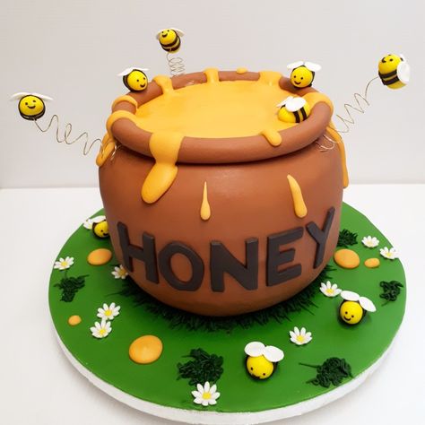 Honey pot cake with happy bees. #honey #honeypot #bees #honeybees #happybees #honeypotcake #honeybeecake #beecake #instacake #cherrybakeswell #cherrybakeswellbournemouth #bournemouth Honey Cake Design, Honey Bee Cake Design, Bee Hive Cake Ideas, Honey Birthday Cake, 2 Tear Cakes, Honeypot Cake, Pot Cake Design, Honey Pot Cake, Honeybee Cake