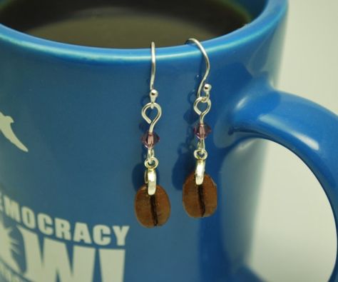 Jewelry Bean Jewelry, Bean Earrings, Coffee Jewelry, Coffee Bean Earrings, Coffee Business, Coffee Fashion, Coffee Crafts, Upcycling Ideas, Coffee Corner