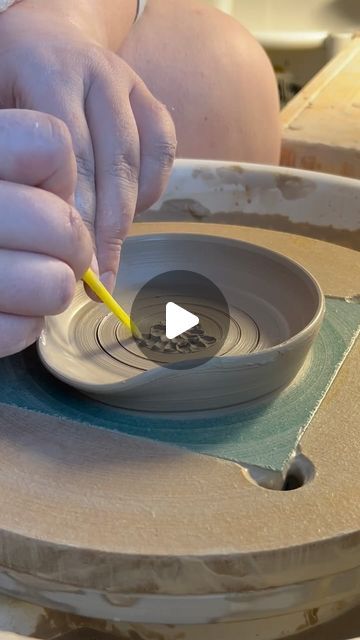 frida on Instagram: "can’t wait to glaze this one! one of my followers on tiktok suggested that i should make garlic grater plates in my half lavender/halv green glaze. how do you think i should glaze it? 💚💜  #ceramics #pottery #keramik #wheeltrowing #pottersofinstagram #ceramicsofinstagram #garlicplate" Ginger Grater Pottery, How To Make Ceramic Garlic Grater, Garlic Plate Pottery, Garlic Grater Ceramic, Pottery Garlic Grater, Garlic Grater Pottery, Pottery Herb Stripping Bowl, Pottery Spoon, Ceramic Garlic Grater