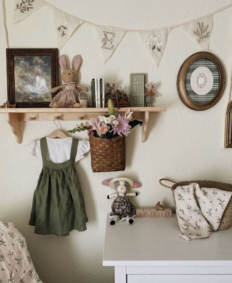 Cottage Theme Nursery, Cottagecore Nursery Fairy, Vintage Cottage Core Nursery, Cottagecore Nursery Aesthetic, English Cottage Style Nursery, Cottage Core Girl Nursery, Baby Girl Nursery Cottagecore, Cottage Core Playroom, Antique Girl Nursery