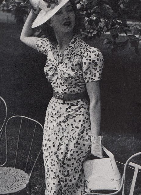 Women In The 1940s, 1939 Fashion, 1930s Women, Harper Bazaar, Oregon University, 1940s Women, 1930's Dresses, Vintage Fashion 1930s, 1930 Fashion