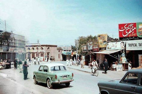 These Decades Old Photos of Pakistan Are a Trip Down Memory Lane Village Life In India, Pakistan Photos, Pakistan Art, Pakistan Culture, History Of Pakistan, Nostalgia Aesthetic, Powerful Images, Motion Design Animation, Vintage Life