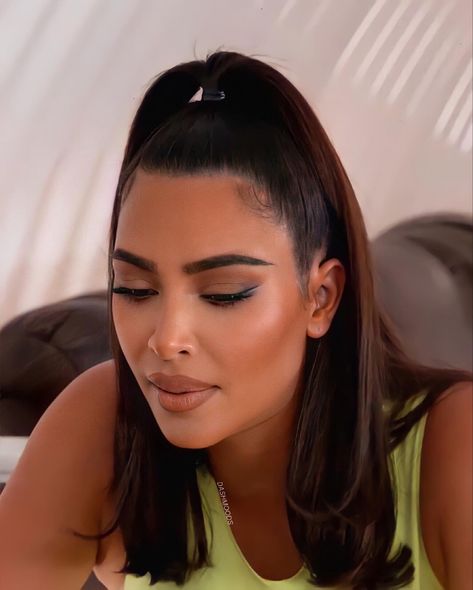 Kim K Ponytail Hairstyles, Kim K Half Up Half Down Hair, Middle Part Updo Hairstyles, Md Hairstyles, Middle Part Updo, Kimberly Kardashian, Keeping Up With The Kardashian, Kim Kardashian Outfits, Kardashian Outfit