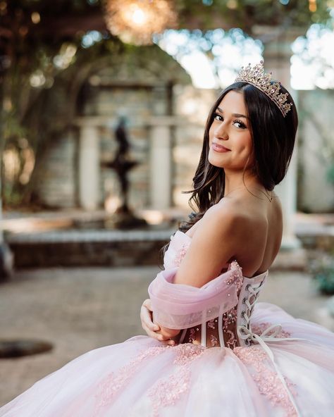 Another set from Lexi’s Quinceanera portrait session. Still humbles, and excites me how beautiful everything came out. At the end of every shoot, I always ask myself if I did everything I could to create beautiful images, and a great experience. Once I’m satisfied with my answer, my next thought is, “What did I learn to help me do even better next time?” I could be wrong, but I think most creative people go through this, or at least something similar. We think about the one day when you f... Quinceanera Photoshoot Ideas Butterfly, Quince Poses Photo Shoots Picture Ideas, Quinceanera Photography Poses, Quinceñera Poses, Quince Photoshoot Ideas With Court, Quinceanera Poses Photo Shoots, Sweet 16 Poses, 15 Photoshoot Ideas, Quinceanera Photoshoot Poses