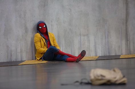 Chillin Like A Villain, Xman Marvel, Peter Spiderman, Spider Man Homecoming, Tom Holland Peter Parker, Tom Holland Spiderman, Spiderman Homecoming, Avengers Funny, Avengers Assemble