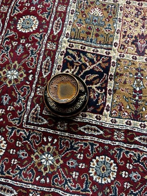 Cozy Carpet, Kurdish Culture, Middle Eastern Culture, Coffee Obsession, Ethnic Art, Arabian Nights, A Cup Of Coffee, Persian Carpet, Pics Art