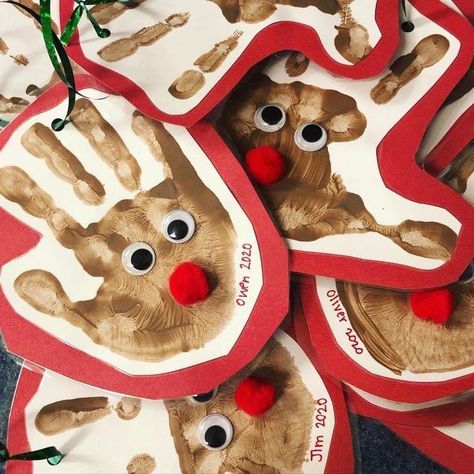 Joululahjat Diy, Baby Christmas Crafts, Handprint Ornaments, December Crafts, Christmas Crafts For Toddlers, Preschool Christmas Crafts, Christmas Gifts For Parents, Christmas Crafts For Kids To Make, Toddler Arts And Crafts