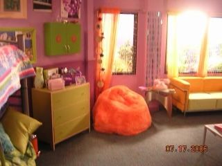 Zoey 101 Room, Early 2000s Bedroom, Early 2000s Room, 2000s Room Decor, 90s Room Aesthetic, 2000s Bedroom, 80s Room Aesthetic, 2000s Room, 80s Bedroom Furniture