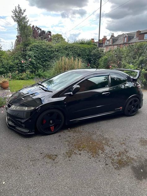 Murdered Out Cars, Honda Civic Type S, Murdered Out, Civic Type R, Honda Civic Type R, Toyota Yaris, Jdm Cars, Dream Car, Amazing Cars