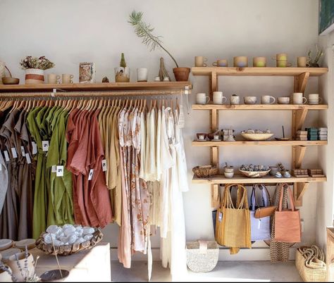 Bohemian Boutique Interior, Retail Layout, Clothing Boutique Interior, Boutique Store Displays, Corner Stand, Clothing Store Interior, Clothing Store Design, Cafe Concept, Store Design Boutique