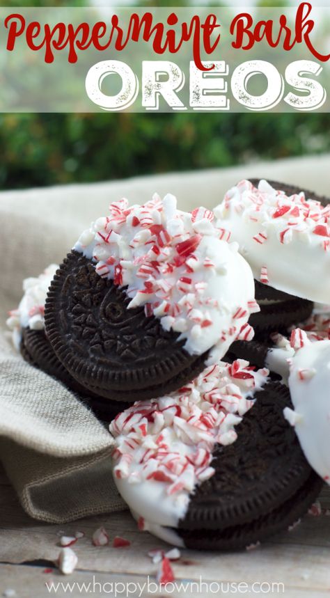 Need an easy Christmas treat? These Peppermint Bark Oreos are quick to make for a Christmas party dessert or a simple neighbor gift. With only a few steps, these Holiday cookies are perfect for the kids to help assemble with no baking required! Christmas Party Dessert, Easy Christmas Treat, Christmas Desserts Party, Xmas Treats, Easy Christmas Treats, Dessert Party, Christmas Cookies Easy, Christmas Treat, Peppermint Bark