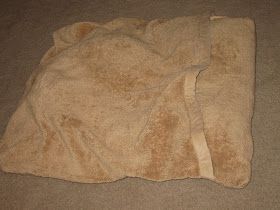 Peaked My Interest: Dog Cave Beds (old project) Dog Cave Bed Diy Free Pattern, Diy Cave, Dog Cave Bed, Dog Cave, Cave Bed, Diy Bed, Diy Dog Stuff, Dog Stuff, Dog Bed