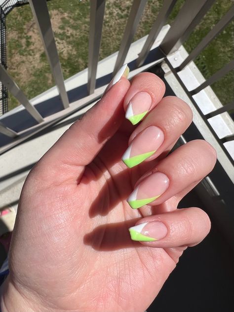 Shirt coffin chevron green and white french nails Chevron French Tip Nails, White And Silver Nails, White Coffin Nails, White French Nails, White French Tip, Green Tips, French Twist, Silver Nails, Easy Nail Art