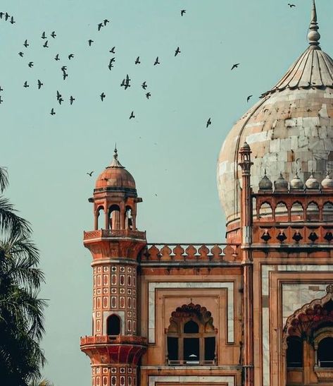 Delhi Monuments, Pakistani Architecture, Delhi Aesthetic, Delhi Photography, India Landscape, Architecture Photography Buildings, Architectural Structure, Ancient Indian Architecture, Perspective Drawing Architecture