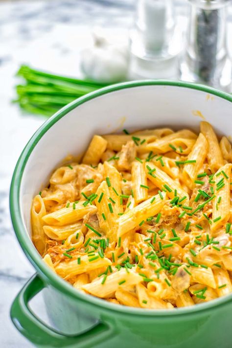 This Vegan Buffalo Chicken Alfredo is naturally plant based and glutenfree. The ultimate comfort food so easy for dinner, lunch, meal prep and work lunches. Try it now, from the first bite you will crave some more. #vegan #glutenfree #dairyfree #contentednesscooking #vegetarian #buffalorecipes #dinner #lunch #easyfood #mealprep #worklunchideas #alfredo #veganchicken #pasta #pastadishes #familyrecipes #comfortfood Buffalo Chicken Alfredo, Vegan Buffalo Chicken, Jackfruit Chicken, Jackfruit Curry, Canned Jackfruit, Bbq Jackfruit, Jackfruit Recipes, Chicken Alfredo Recipes, Chicken Alfredo Pasta