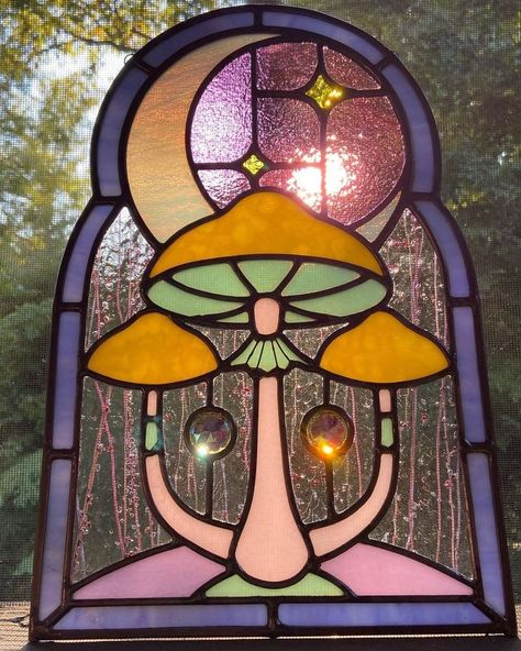 Glass Art Ideas, Art Mushrooms, Magic Moon, Stained Glass Decor, Glas Art, Stained Glass Diy, Stained Glass Crafts, Stained Glass Designs, Stained Glass Projects