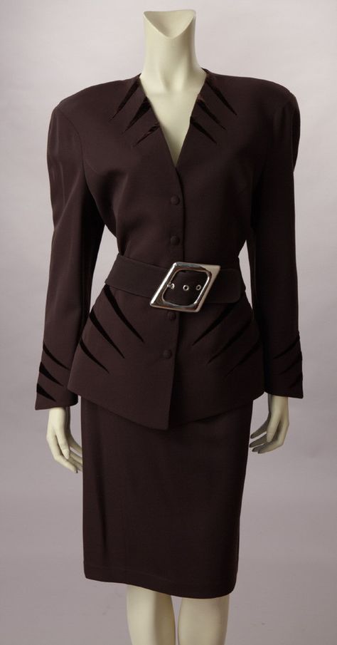 Theirry Mugler Suit, 1990's Mugler Suit, Mugler Runway, Vintage Fashion 70s, Everyday Uniform, Fashion 70s, Historic Clothing, Couture Sewing Techniques, Dark Chocolate Brown, Power Suit