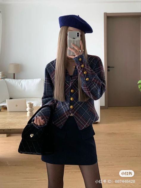 Emily From Paris Outfits, Soft Elegant Outfit, Preppy Punk Outfits, Librarian Outfit Aesthetic, Old Money Airport Outfit, Expensive Outfits Classy, Outfit Ideas Kpop, Rich Person, Old Money Winter