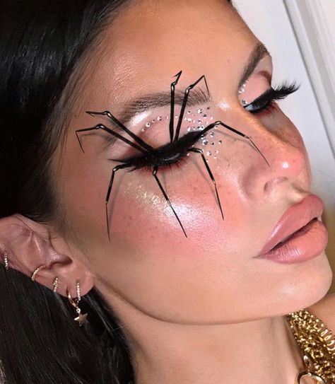 Halloween but make it LUXE! 🕷 @angiesmayhem gets an ultra-glam look perfect for Spooky Season using a combination of signature #NorvinaCosmetics and #AnastasiaBeverlyHills products: 🕸 "Gorgina" False Lashes 🕷 Soft Glam Palette 🕸 Liquid Liner 🕷 Brow Wiz "Taupe" 🕸 Brow Definer "Medium Brown" Spider Eye Makeup, Halloween Spider Makeup, Girl Halloween Makeup, Spider Makeup, Halloween Makeup Tutorial Easy, Creative Halloween Makeup, Cute Halloween Makeup, Halloween Makeup Ideas, Halloween Eye Makeup