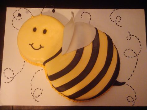 Bumble Bee cake - Marble cake covered in fondant Cake Marble, Bee Birthday Cake, Bumble Bee Cake, Bee Cake, Bumble Bee Birthday, Bee Birthday Party, Bee Cakes, Bee Party, Bee Birthday