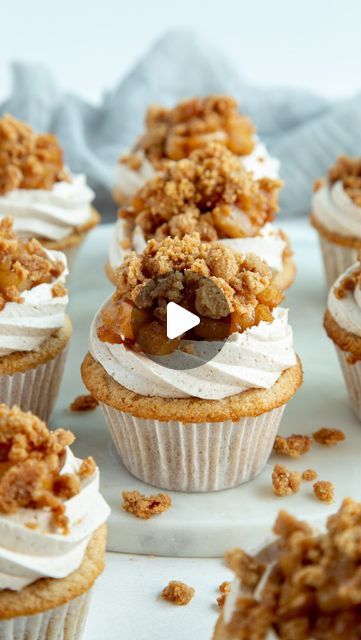 Apple Crisp Cupcakes, Starbucks Muffin Recipe, Starbucks Muffins, Cupcakes Cinnamon, Cinnamon Buttercream, Cinnamon Cupcakes, Cinnamon Filling, Muffin Recipe, 10k Views