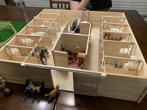 Homemade barn for Schleich Horses Horse Stalls Diy, Diy Horse Toys, Wooden Toy Barn, Schleich Horses Stable, Toy Horse Stable, Schleich Diy, Diy Horse Barn, Schleich Horses, Horse Toys