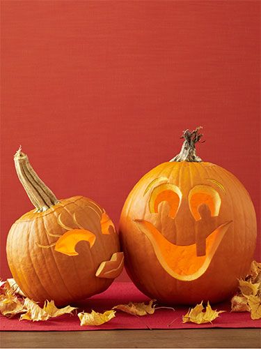 7 Cool Pumpkin Carvings - Creative Ideas for Pumpkin Carving - Woman's Day Pumpkin Mouth, Funny Pumpkin Carvings, Pumkin Carving, Creative Pumpkin Carving, Amazing Pumpkin Carving, Pumpkin Carving Designs, Carved Pumpkins, Creative Pumpkins, Funny Pumpkins