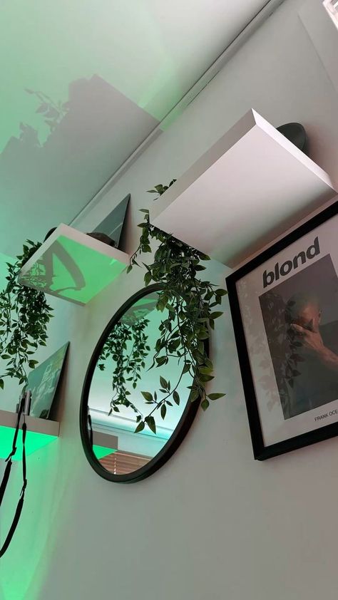 Frank Ocean Bedroom, Frank Ocean Room Decor, Frank Ocean Room, Ocean Room Decor, Ocean Room, Luxury Room Bedroom, Chill Room, Dream Apartment Decor, Future Apartment Decor