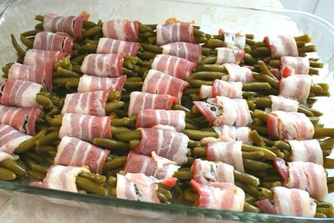 Sweet Green Beans, Cracked Green Beans, Green Bean Bundles, Bacon Wrapped Green Beans, Veggie Side Dish Recipes, Thanksgiving Food Sides, Green Beans With Bacon, Christmas Dinner Menu, Thanksgiving Dishes