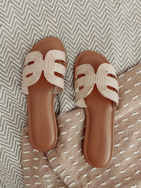 Feminine Sandals, Best Summer Shoes, Preppy Shoes, Shoes Heels Classy, Shoe Wishlist, Europe Outfits, Heels Classy, Shoe Inspo, Slingback Sandals