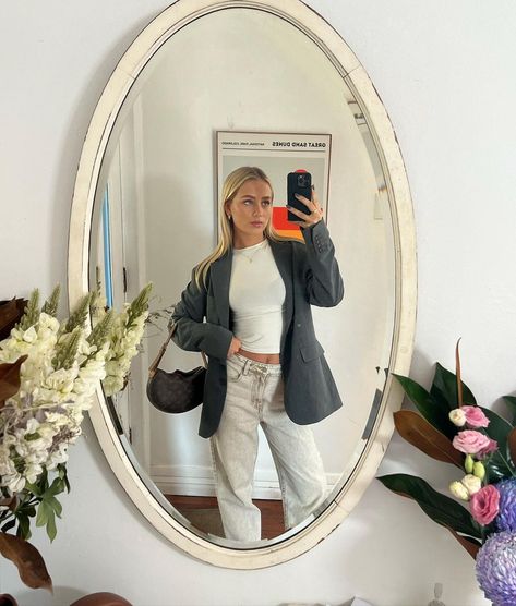 Ava Francis Outfits, Ava Francis, Oversized Blazer Outfits, 2024 Reset, Oversize Blazer Outfit, Ootd Mirror, Fashion Scandinavian, Winter Outfits Fashion, Chic Ootd