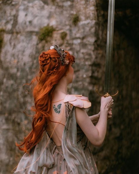 Red Hair Inspiration, Fairytale Photography, Ginger Girls, Girls With Red Hair, Fairy Girl, Fairy Fashion, Free Dresses, Auburn Hair, Fall Photoshoot